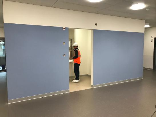 Wand in Korridor Spital-.jpg